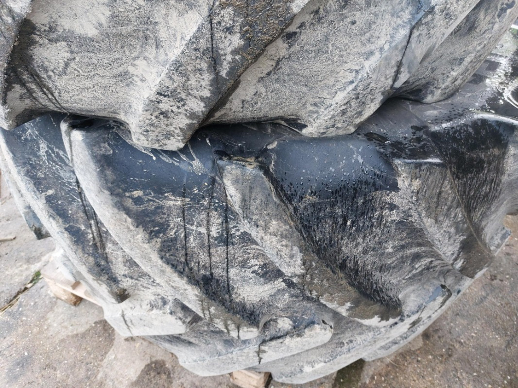 Continental 900/60R38 750/55R30 John Deere 8335R 8430 8530 - Neumáticos y llantas: foto 2 Continental 900/60R38 750/55R30 John Deere 8335R 8430 8530 - Neumáticos y llantas: foto 2