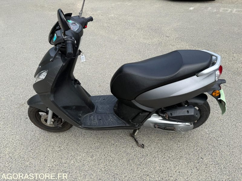 1 Scooter Peugeot Kisbee - 50cc - Motocicleta: foto 2 1 Scooter Peugeot Kisbee - 50cc - Motocicleta: foto 2