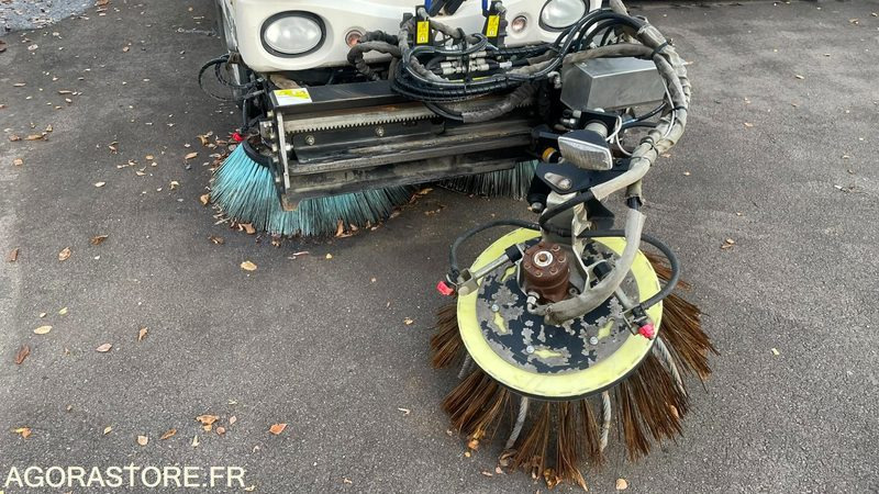 BALAYEUSE MATHIEU AZURA DE 2013 - Barredora vial: foto 3 BALAYEUSE MATHIEU AZURA DE 2013 - Barredora vial: foto 3