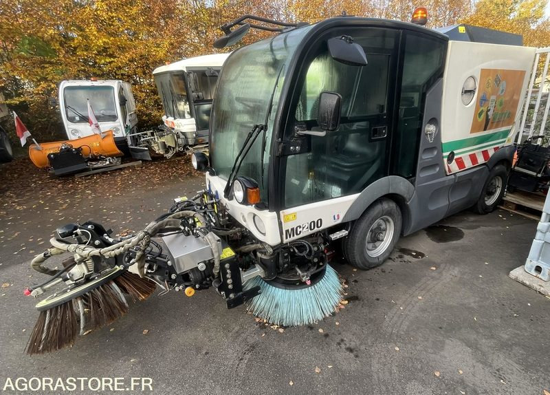 BALAYEUSE MATHIEU AZURA DE 2013 - Barredora vial: foto 1 BALAYEUSE MATHIEU AZURA DE 2013 - Barredora vial: foto 1