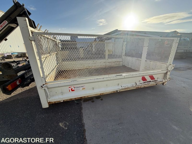 BENNE AMOVIBLE GRILLAGEE - Furgoneta basculante: foto 2 BENNE AMOVIBLE GRILLAGEE - Furgoneta basculante: foto 2