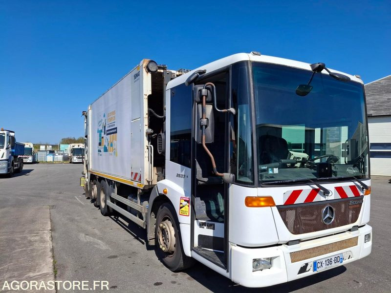 BOM Mercedes Econic 2013 240330 kms - CX-136-DD - Camión de basura: foto 1 BOM Mercedes Econic 2013 240330 kms - CX-136-DD - Camión de basura: foto 1