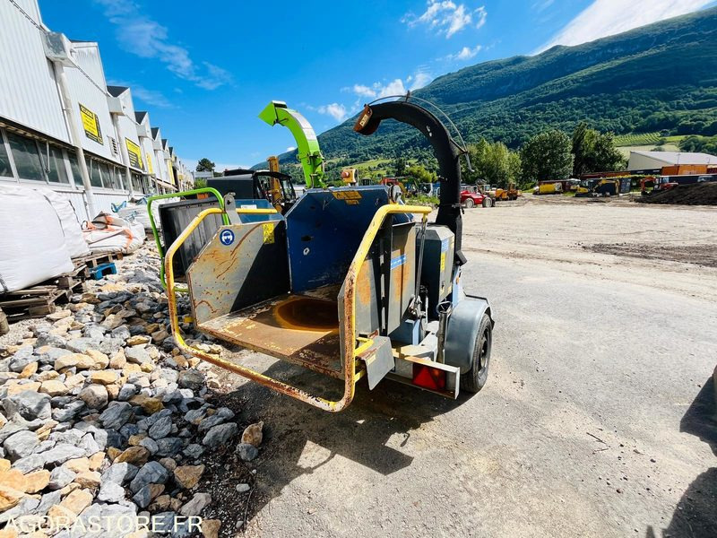 BROYEUR A BRANCHES ISEKI 150M - ANNÉE 2010 - Trituradora de madera: foto 4 BROYEUR A BRANCHES ISEKI 150M - ANNÉE 2010 - Trituradora de madera: foto 4