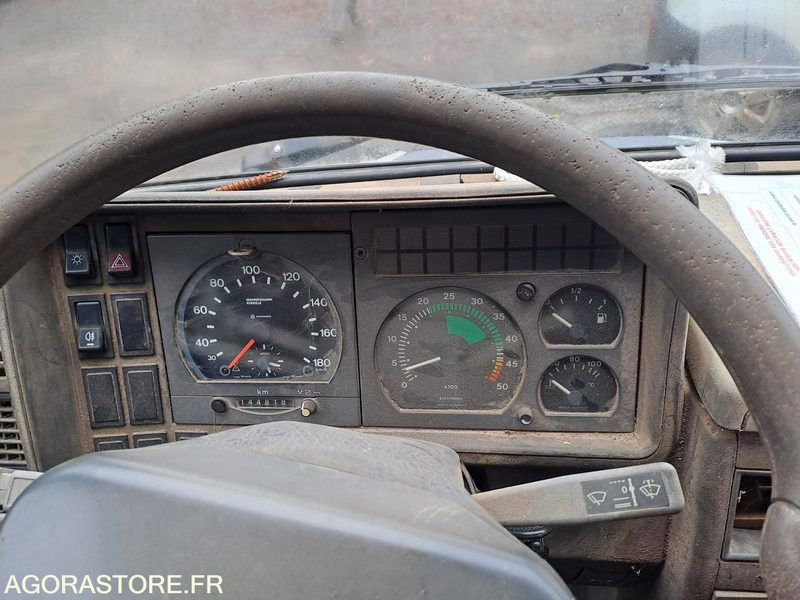 CAMIONNETTTE PLATEAU IVECO DAILY Haras de Pompadour (19) ne démarre pas - Furgoneta basculante: foto 4 CAMIONNETTTE PLATEAU IVECO DAILY Haras de Pompadour (19) ne démarre pas - Furgoneta basculante: foto 4