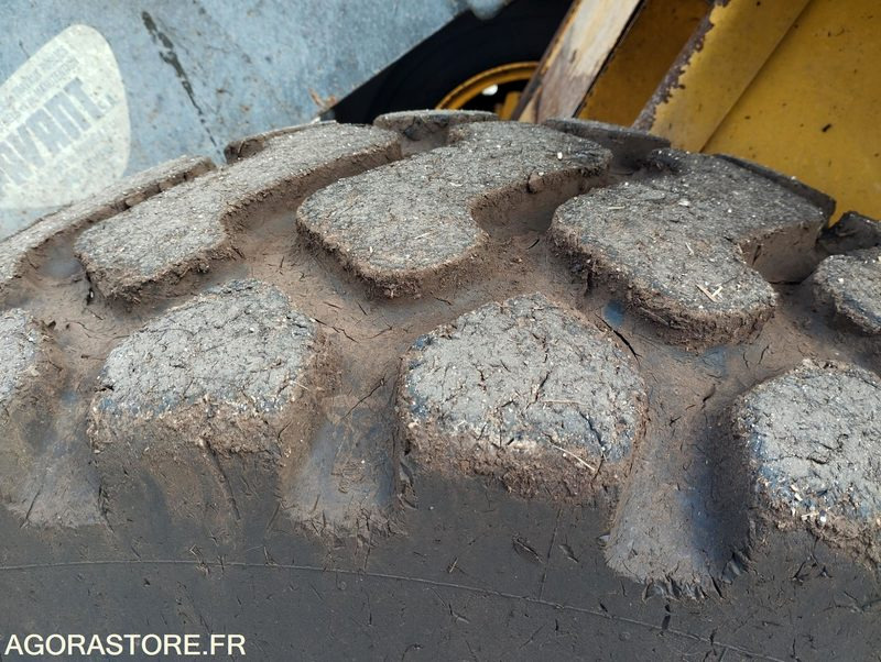 Cargadora CHARGEUSE SUR PNEUS VOLVO L70 de 1993 n°9930 HS A REPARER: foto 16