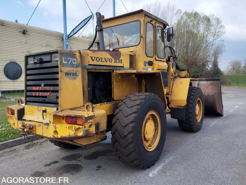 Cargadora CHARGEUSE SUR PNEUS VOLVO L70 de 1993 n°9930 HS A REPARER: foto 6