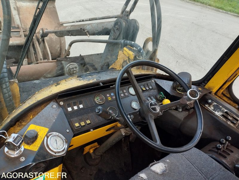 Cargadora CHARGEUSE SUR PNEUS VOLVO L70 de 1993 n°9930 HS A REPARER: foto 11