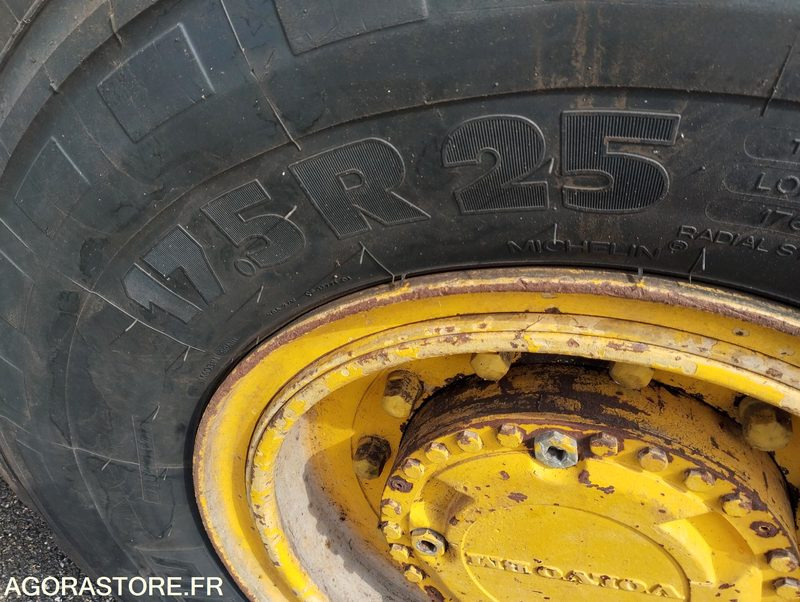 Cargadora CHARGEUSE SUR PNEUS VOLVO L70 de 1993 n°9930 HS A REPARER: foto 14