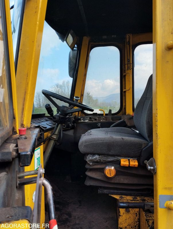 Cargadora CHARGEUSE SUR PNEUS VOLVO L70 de 1993 n°9930 HS A REPARER: foto 10