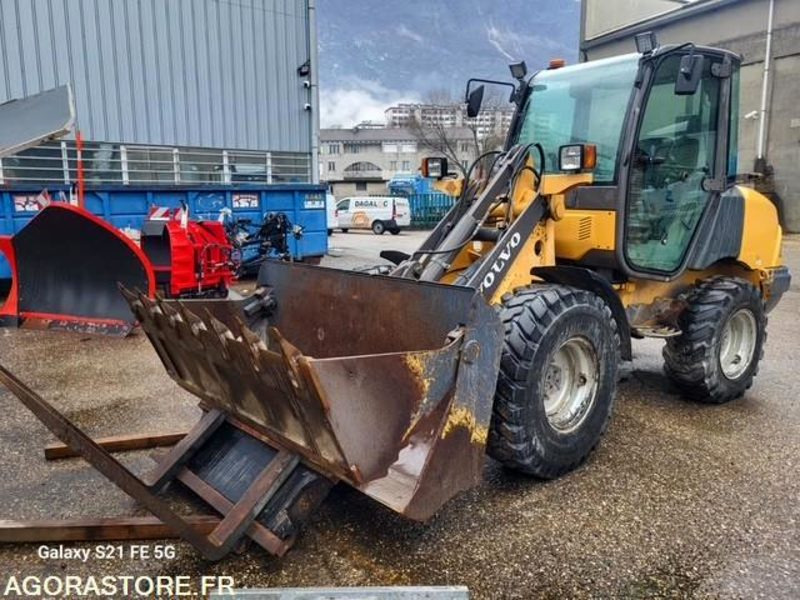 CHARGEUSE VOLVO L25B-P 2008 6200 HEURES - Cargadora: foto 4 CHARGEUSE VOLVO L25B-P 2008 6200 HEURES - Cargadora: foto 4