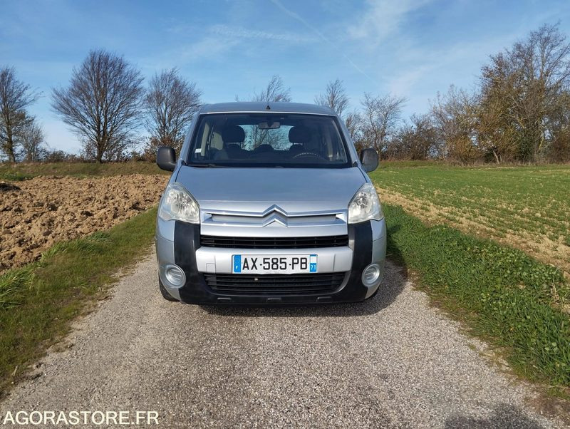 CITROEN BERLINGO COMBISPACE 1.6 HDI 110 DIESEL - 5 PLACES - ANNÉE 2009 - Coche: foto 3 CITROEN BERLINGO COMBISPACE 1.6 HDI 110 DIESEL - 5 PLACES - ANNÉE 2009 - Coche: foto 3