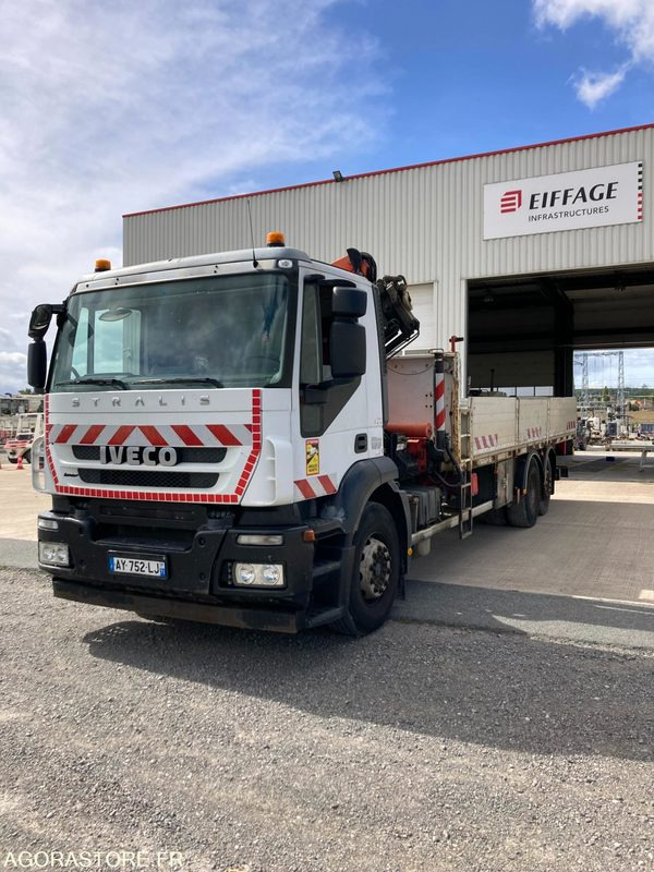 CAMION PLATEAU 6x2 IVECO STRALIS 260S31 + GRUE PK15500 - Année 2008 - 483 000 km - Camión: foto 1 CAMION PLATEAU 6x2 IVECO STRALIS 260S31 + GRUE PK15500 - Année 2008 - 483 000 km - Camión: foto 1