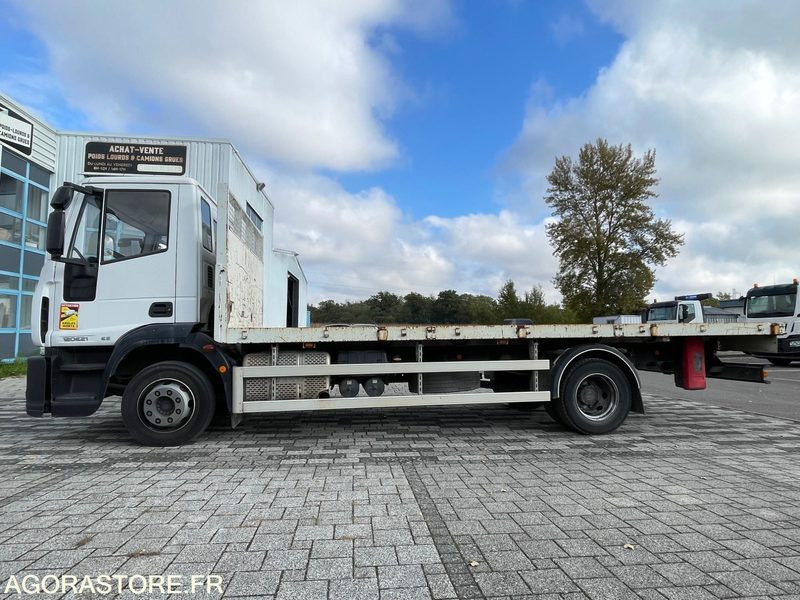 Camión IVECO EUROCARGO PLATEAU - 2015 - 295 000KM: foto 12 Camión IVECO EUROCARGO PLATEAU - 2015 - 295 000KM: foto 12