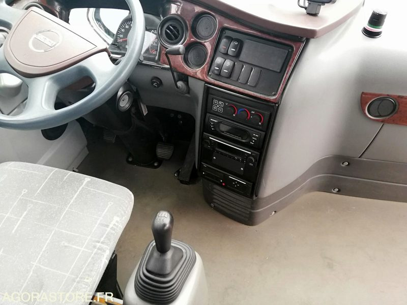 Car Isuzu Turquoise - 2017 - 110 000 km - Autobús escolar: foto 3 Car Isuzu Turquoise - 2017 - 110 000 km - Autobús escolar: foto 3