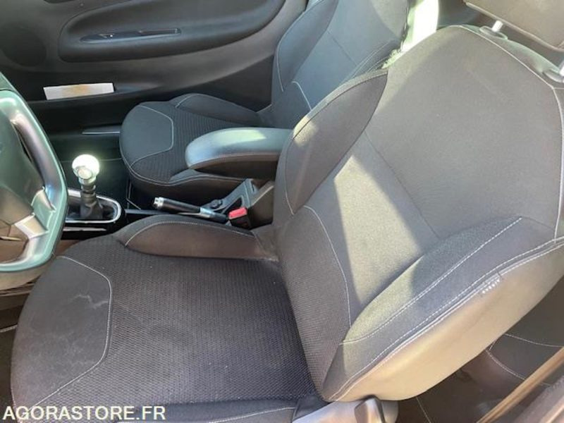DS3SOCHIC PT 110cv. 11/2016. 107150 KM - Coche: foto 5 DS3SOCHIC PT 110cv. 11/2016. 107150 KM - Coche: foto 5
