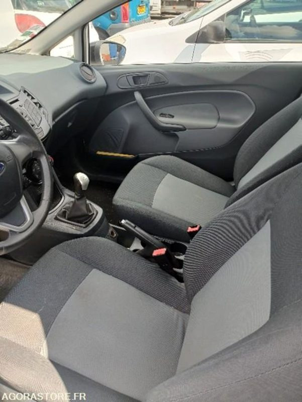 FORD FIESTA N°1 1.2 L– COULEUR BLANCHE - Coche: foto 3 FORD FIESTA N°1 1.2 L– COULEUR BLANCHE - Coche: foto 3