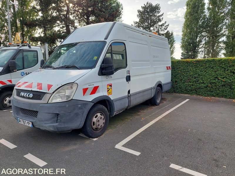 FOURGON IVECO AVEC GROUPE HP / AX781YP (VENTE EXPORT UNIQUEMENT) - Furgón: foto 1 FOURGON IVECO AVEC GROUPE HP / AX781YP (VENTE EXPORT UNIQUEMENT) - Furgón: foto 1
