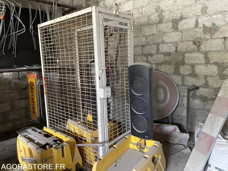 Feux tricolores et cages - Herramienta/ Equipo: foto 1 Feux tricolores et cages - Herramienta/ Equipo: foto 1