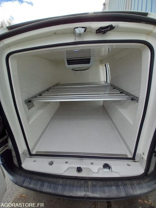 Fourgonnette frigorifique - RENAULT CN607VC - Furgoneta pequeña: foto 5 Fourgonnette frigorifique - RENAULT CN607VC - Furgoneta pequeña: foto 5