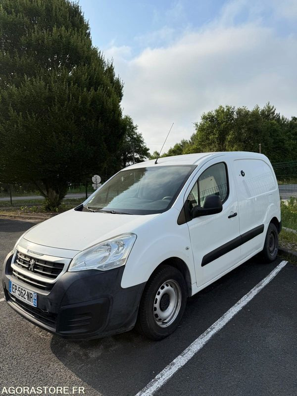 Utilitaire Peugeot Partner 28/07/2017 - 199 000 KMS - Furgoneta: foto 1 Utilitaire Peugeot Partner 28/07/2017 - 199 000 KMS - Furgoneta: foto 1