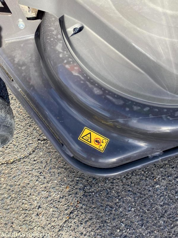 Husqvarna RC320TS 4x4 - Cortacésped: foto 4 Husqvarna RC320TS 4x4 - Cortacésped: foto 4