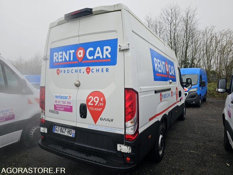 Iveco daily 35S14 - 2022 - 8815 Kms - Furgón: foto 3 Iveco daily 35S14 - 2022 - 8815 Kms - Furgón: foto 3