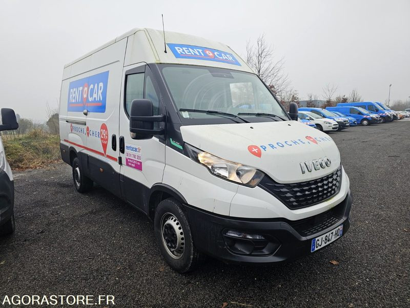 Iveco daily 35S14 - 2022 - 8815 Kms - Furgón: foto 2 Iveco daily 35S14 - 2022 - 8815 Kms - Furgón: foto 2