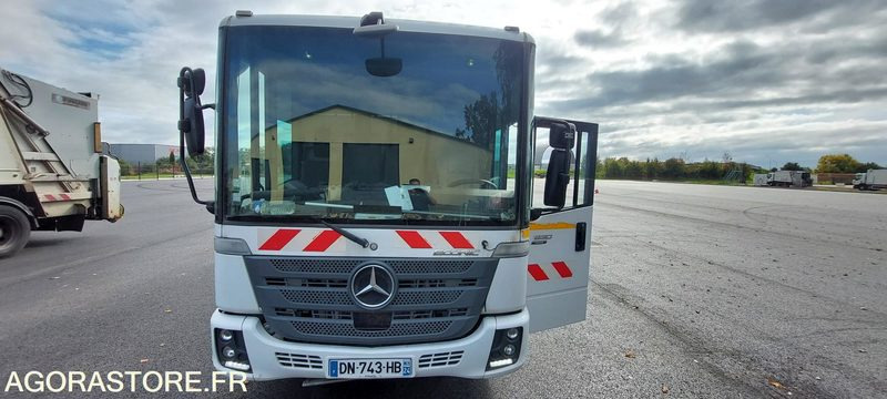 MERCEDES ECONIC - 2015 - Camión de basura: foto 1 MERCEDES ECONIC - 2015 - Camión de basura: foto 1