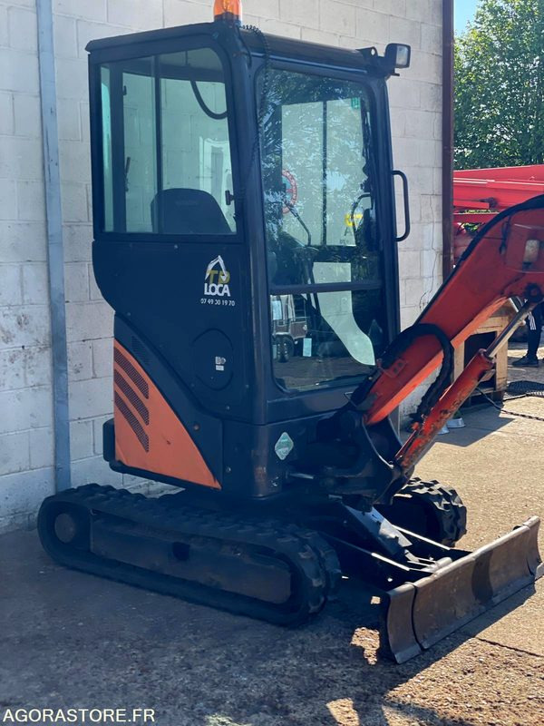 MINI-PELLE SUR CHENILLE CAOUTCHOUC HITACHI ZX17U-2 15CV 1.9T AVEC 3 GODETS - Excavadora: foto 4 MINI-PELLE SUR CHENILLE CAOUTCHOUC HITACHI ZX17U-2 15CV 1.9T AVEC 3 GODETS - Excavadora: foto 4