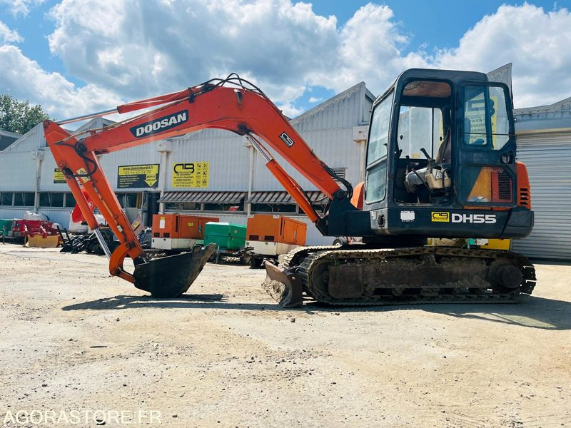 Mini pelle 5T DOOSAN DH55 - Année 2004 - Excavadora: foto 2 Mini pelle 5T DOOSAN DH55 - Année 2004 - Excavadora: foto 2