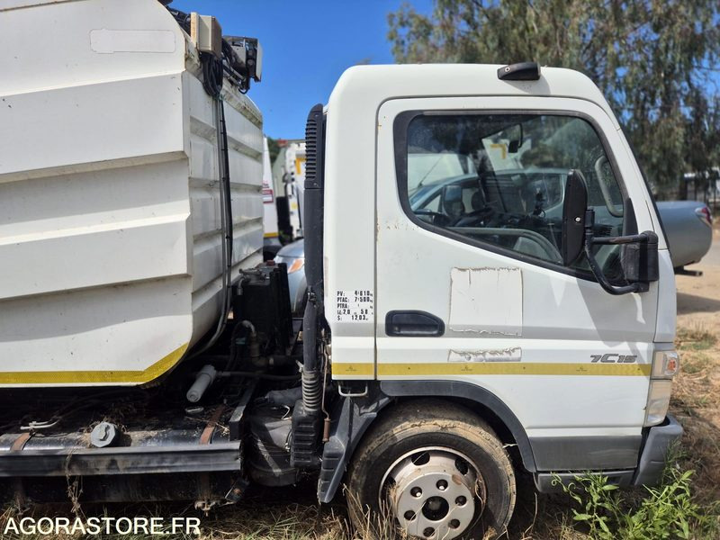 Mitsubishi FUSO BOM - 173532km - 2009 - Camión de basura: foto 3 Mitsubishi FUSO BOM - 173532km - 2009 - Camión de basura: foto 3