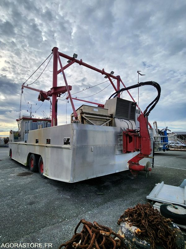 BATEAU A MOTEUR AMPHIBIE - LA BELLE DE CANCALE - Otros maquinaria: foto 4 BATEAU A MOTEUR AMPHIBIE - LA BELLE DE CANCALE - Otros maquinaria: foto 4