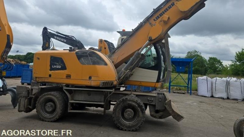 PELLE DE MANUTENTION SUR ROUE - LH22M LITRONIC LIEBHERR - 2017 / 12 053 HEURES - Excavadora: foto 2 PELLE DE MANUTENTION SUR ROUE - LH22M LITRONIC LIEBHERR - 2017 / 12 053 HEURES - Excavadora: foto 2