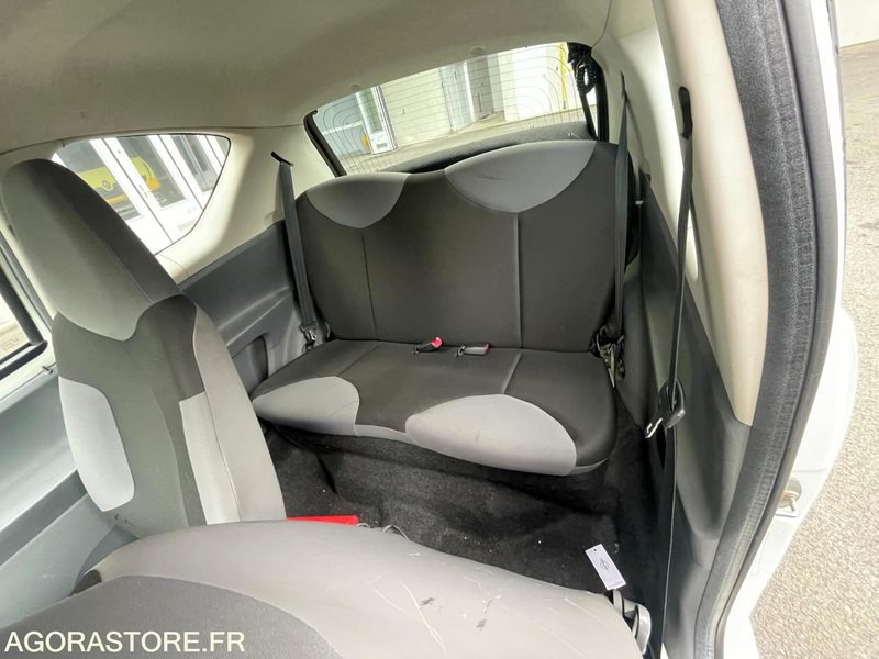 Coche PEUGEOT 107 BE-791-GB: foto 8