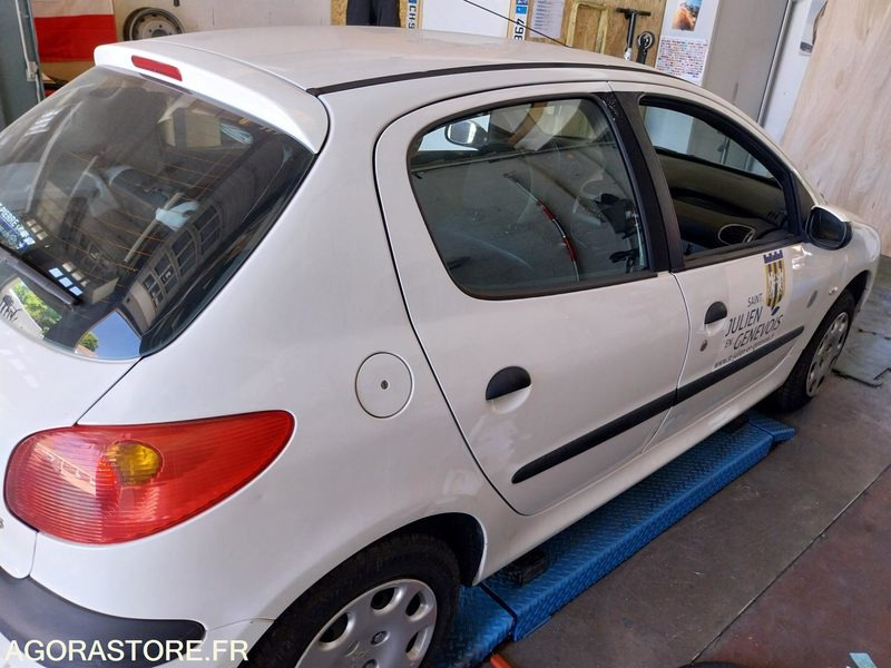 PEUGEOT 206 101700kms - 2005 - Coche: foto 3 PEUGEOT 206 101700kms - 2005 - Coche: foto 3