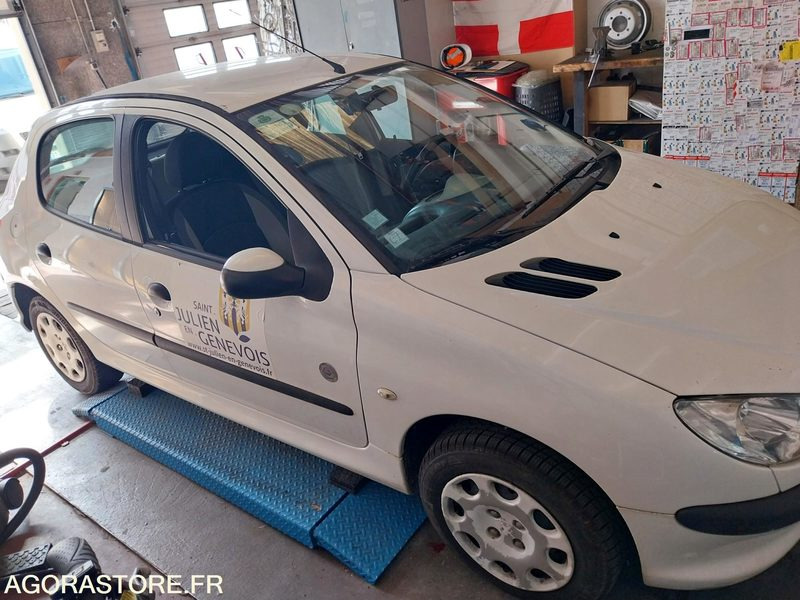 PEUGEOT 206 111000 kms - 2005 - Coche: foto 2 PEUGEOT 206 111000 kms - 2005 - Coche: foto 2