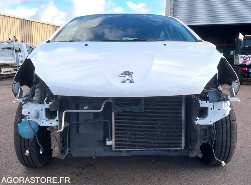 PEUGEOT 208 - 2018 - 121361km - ESSENCE - pour pièces - Coche: foto 2 PEUGEOT 208 - 2018 - 121361km - ESSENCE - pour pièces - Coche: foto 2