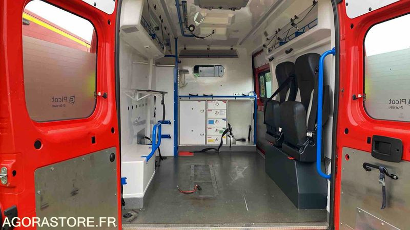PEUGEOT BOXER 148802kms - 2014 - Ambulancia: foto 3 PEUGEOT BOXER 148802kms - 2014 - Ambulancia: foto 3