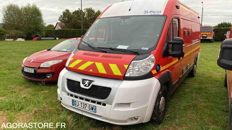 PEUGEOT BOXER 148802kms - 2014 - Ambulancia: foto 2 PEUGEOT BOXER 148802kms - 2014 - Ambulancia: foto 2