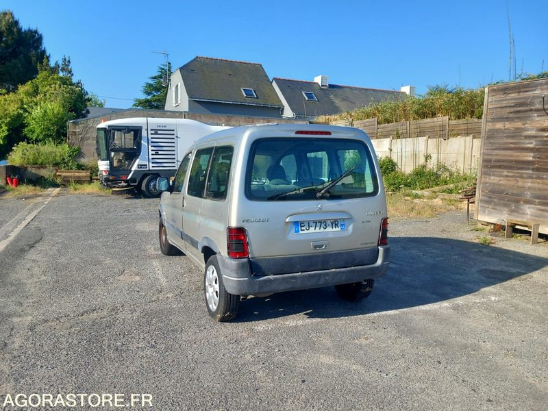 PEUGEOT PARTNER 131688kms 2005 - Furgoneta pequeña: foto 3 PEUGEOT PARTNER 131688kms 2005 - Furgoneta pequeña: foto 3