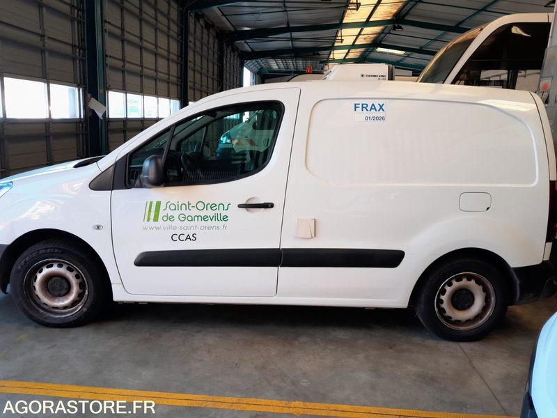 PEUGEOT PARTNER II 1.6 Vti 50026 kms 2016 frigo - Furgoneta pequeña: foto 4 PEUGEOT PARTNER II 1.6 Vti 50026 kms 2016 frigo - Furgoneta pequeña: foto 4