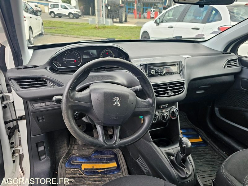 Peugeot 208 - 2015 - 181043km - DT978ND - Coche: foto 5 Peugeot 208 - 2015 - 181043km - DT978ND - Coche: foto 5