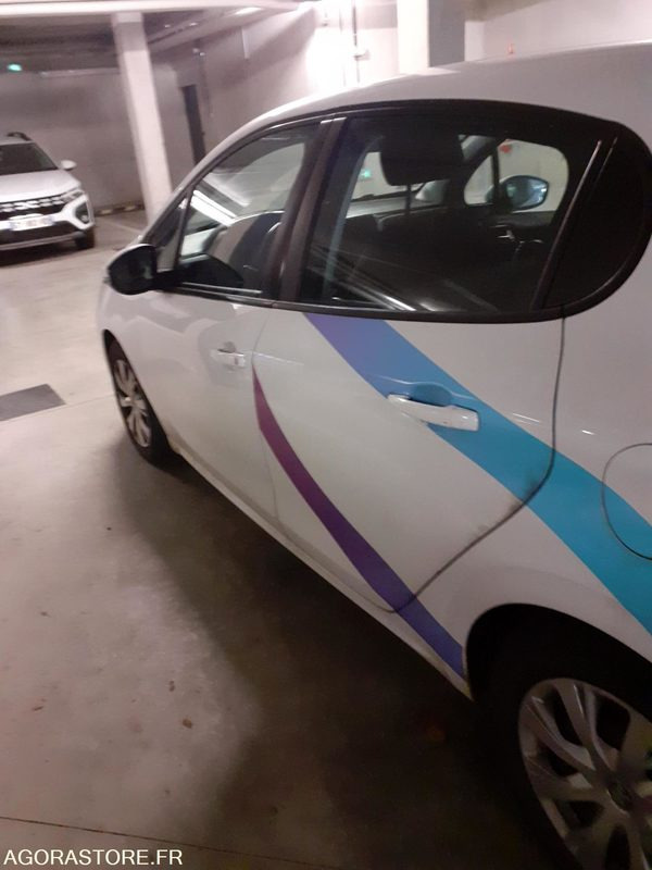 Peugeot 208 - 2016 - 225495 kms - Coche: foto 3 Peugeot 208 - 2016 - 225495 kms - Coche: foto 3