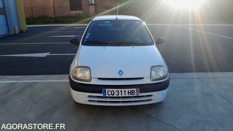 RENAULT CLIO 1.2 ESSENCE RTE - Coche: foto 3 RENAULT CLIO 1.2 ESSENCE RTE - Coche: foto 3