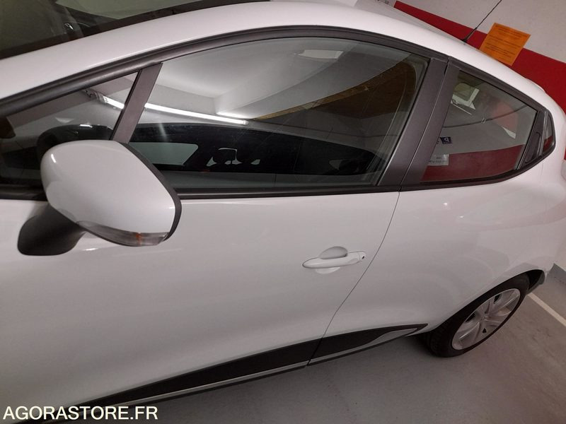 RENAULT CLIO IV - ZEN 09E E5 - 83985kms - 2013 - Coche: foto 4 RENAULT CLIO IV - ZEN 09E E5 - 83985kms - 2013 - Coche: foto 4