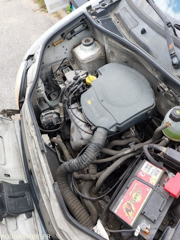 Furgoneta pequeña RENAULT KANGOO - 2000 - 119 023KM - NON ROULANT: foto 7 Furgoneta pequeña RENAULT KANGOO - 2000 - 119 023KM - NON ROULANT: foto 7