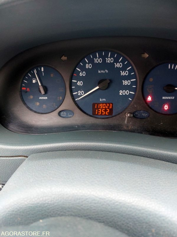 Furgoneta pequeña RENAULT KANGOO - 2000 - 119 023KM - NON ROULANT: foto 9 Furgoneta pequeña RENAULT KANGOO - 2000 - 119 023KM - NON ROULANT: foto 9
