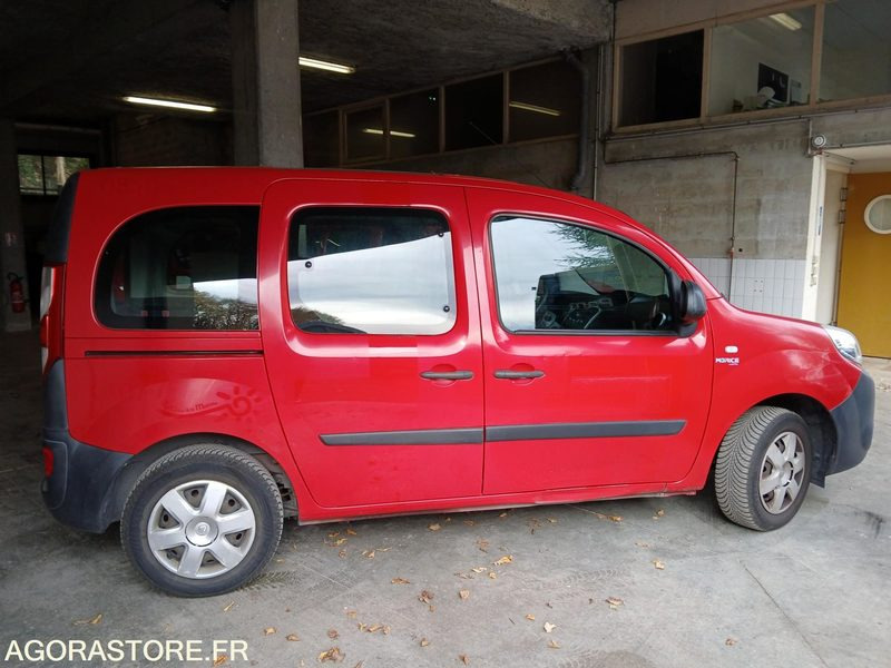 RENAULT KANGOO TPMR N°150546 - Autobús escolar: foto 1 RENAULT KANGOO TPMR N°150546 - Autobús escolar: foto 1