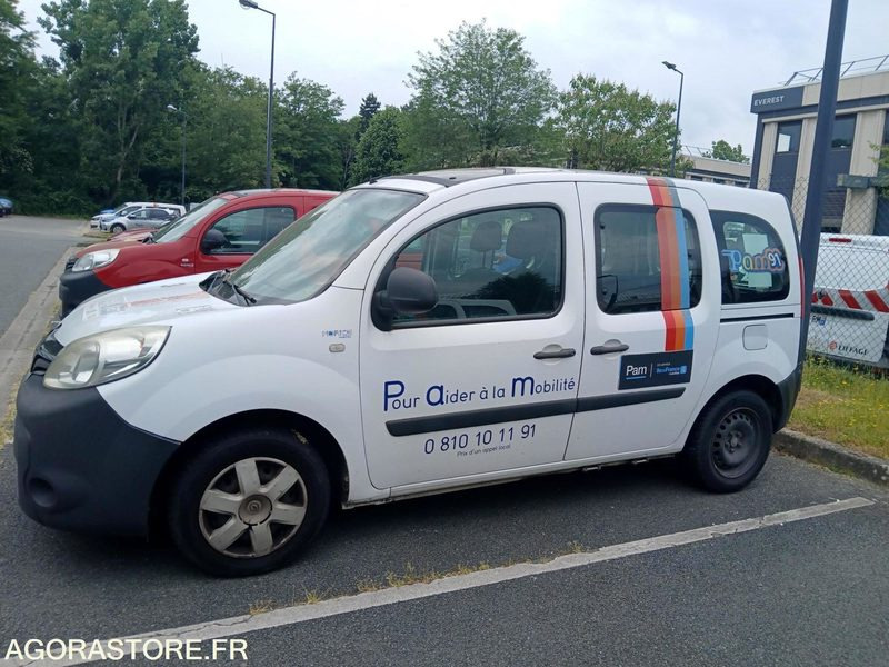 RENAULT KANGOO TPMR N°150560 - Minibús, Furgoneta de pasajeros: foto 1 RENAULT KANGOO TPMR N°150560 - Minibús, Furgoneta de pasajeros: foto 1