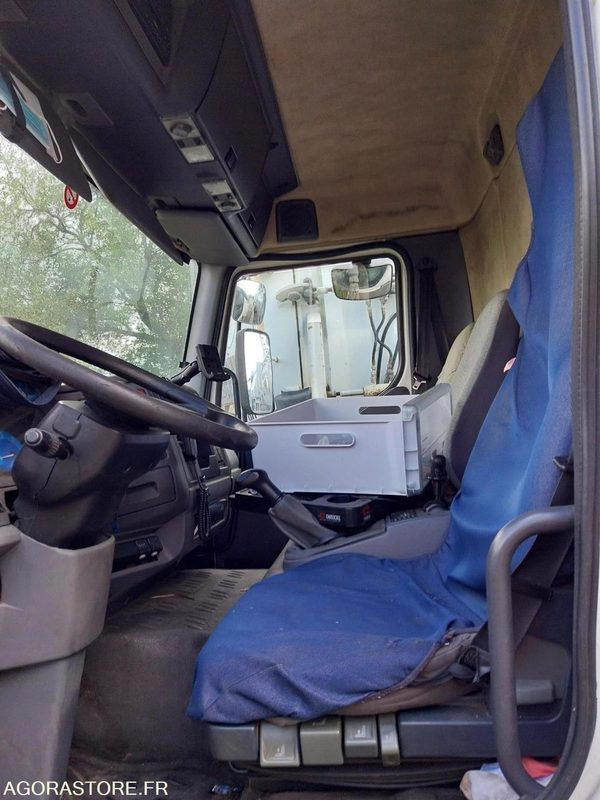 Limpieza de alcantarillado RENAULT Midlum 13T 220CV HUWER 2005 (280 000Km) ROULANT EXPORT UNIQUEMENT: foto 8 Limpieza de alcantarillado RENAULT Midlum 13T 220CV HUWER 2005 (280 000Km) ROULANT EXPORT UNIQUEMENT: foto 8